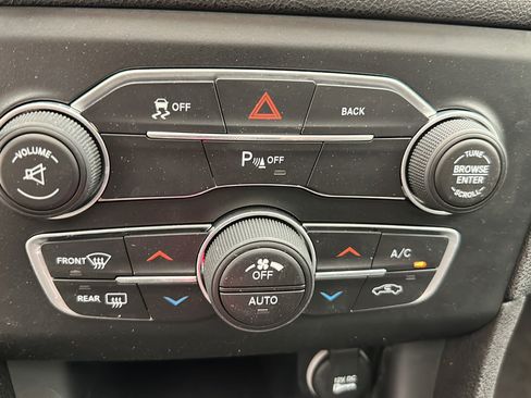 Used 2015 Dodge Charger SXT w/ AWD Plus Group image 24