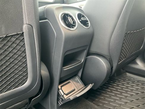 Used 2023 Mercedes-Benz GLB 250 image 29