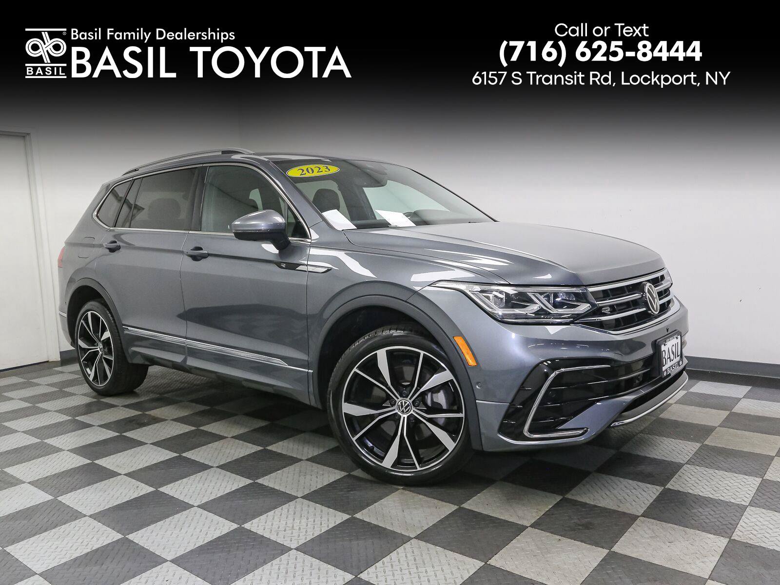 Used 2023 Volkswagen Tiguan SEL R-Line AWD/4WD image 1