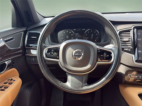 Used 2018 Volvo XC90 T6 Momentum w/ Convenience Package AWD/4WD image 11