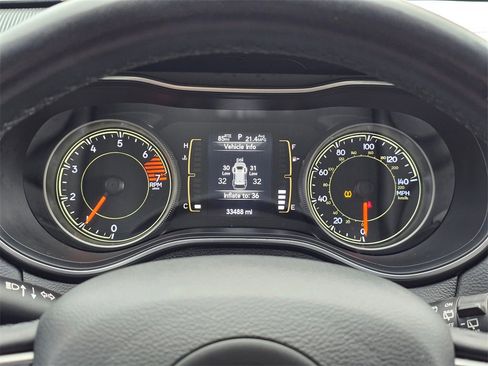 Used 2020 Jeep Cherokee Latitude Plus image 16