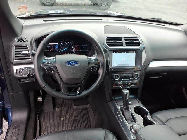 Used 2017 Ford Explorer XLT w/ Equipment Group 202A AWD/4WD image 8