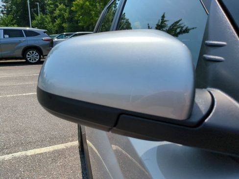 Used 2025 Hyundai Venue SEL FWD image 12