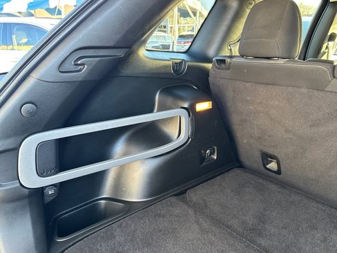 Used 2018 Jeep Cherokee Latitude w/ Altitude Package image 18