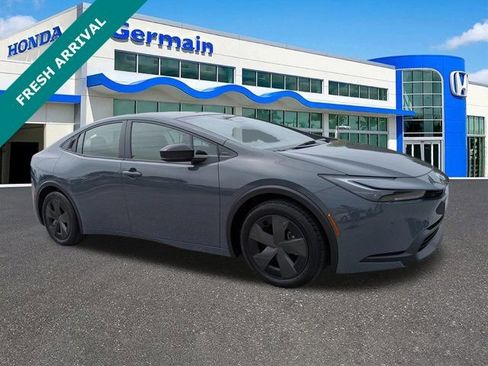 Used 2025 Toyota Prius LE image 3