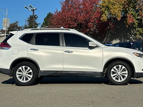 Used 2014 Nissan Rogue SV w/ SV Premium Package image 3