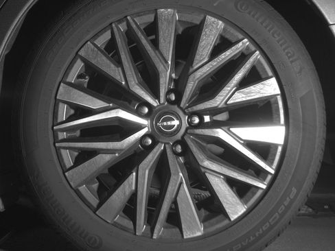 Used 2025 Nissan Altima 2.5 SV FWD image 11