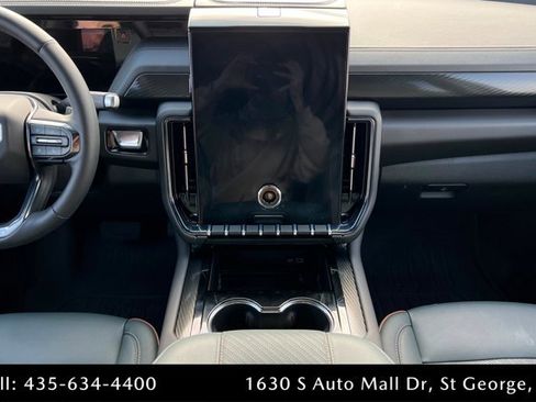 Used 2026 GMC Yukon XL AT4 AWD/4WD image 13