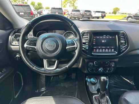 Used 2019 Jeep Compass Limited AWD/4WD image 3