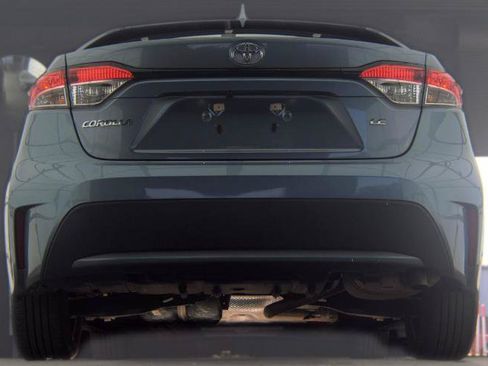 Used 2021 Toyota Corolla LE FWD image 5