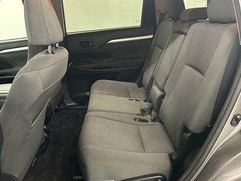 Used 2016 Toyota Highlander LE FWD image 26