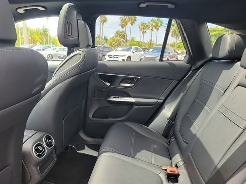 Used 2024 Mercedes-Benz GLC 300 image 13