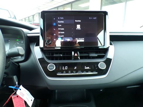 Used 2024 Toyota Corolla LE image 18