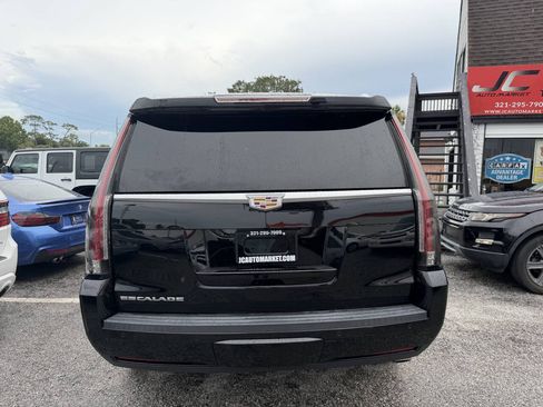 Used 2017 Cadillac Escalade 2WD image 6