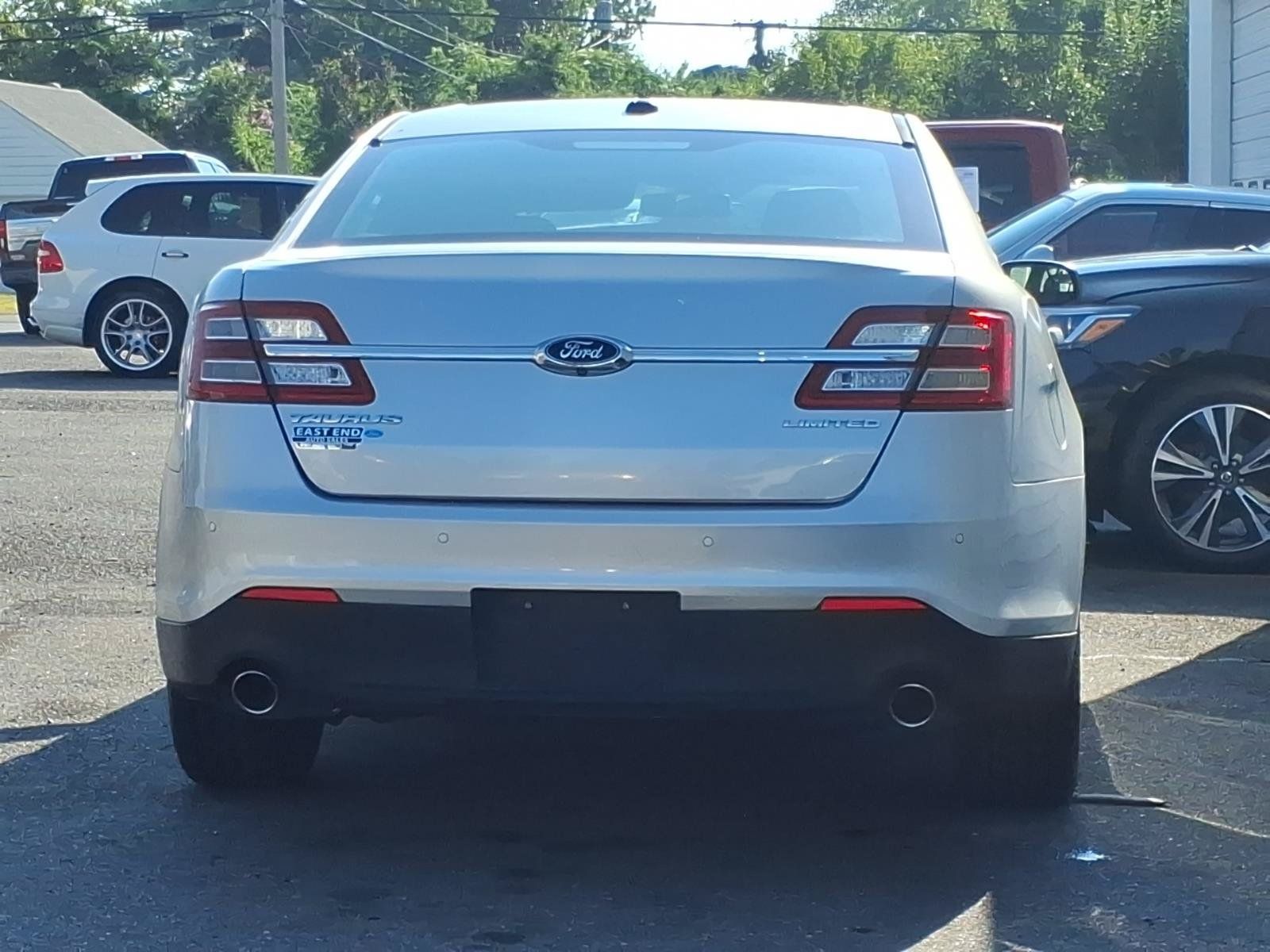 Used 2015 Ford Taurus Limited FWD image 4