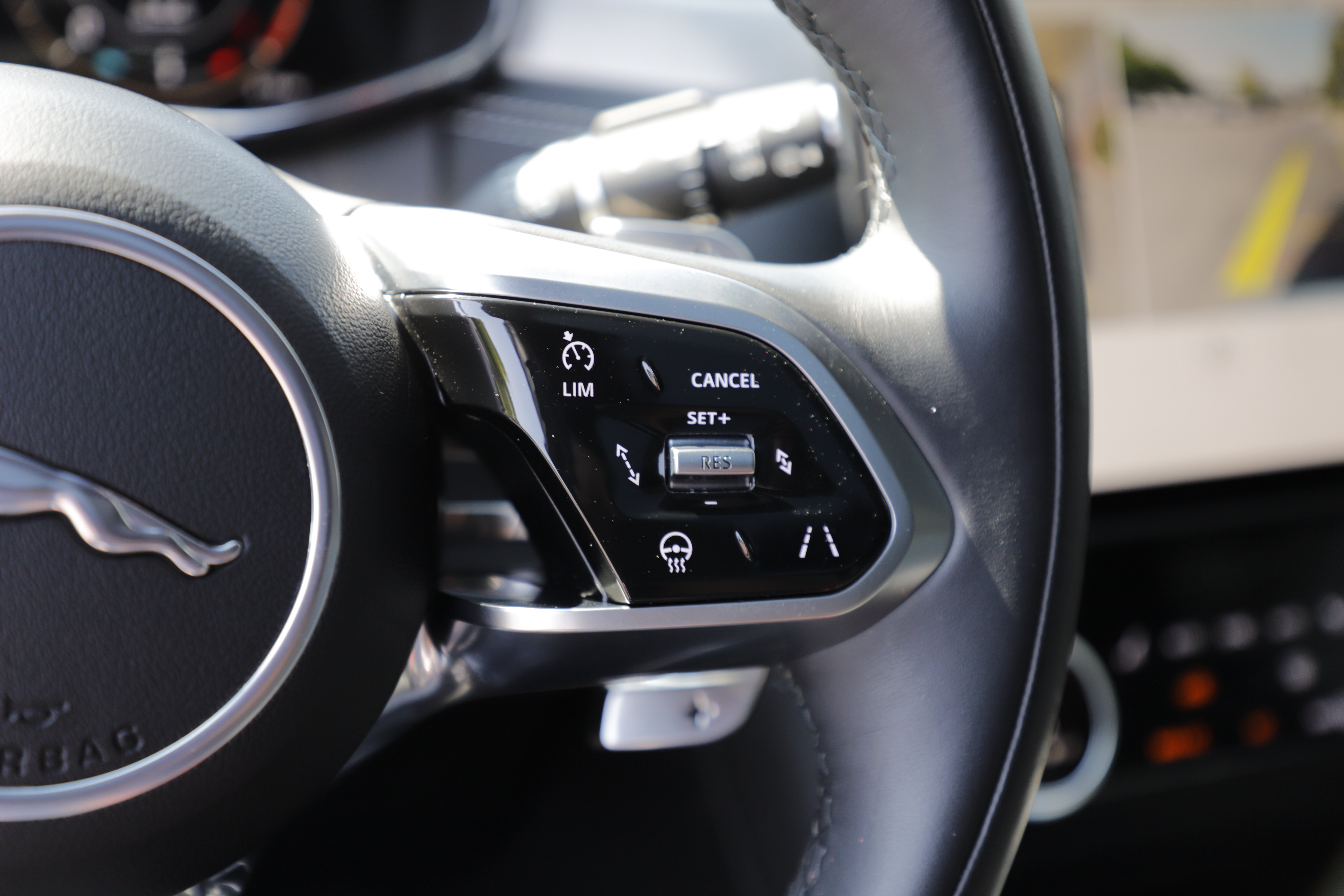 Certified 2025 Jaguar F-PACE R-Dynamic S AWD/4WD image 21