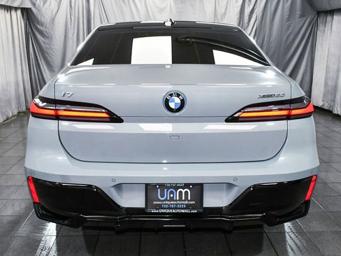 Used 2024 BMW i7 xDrive60 image 5