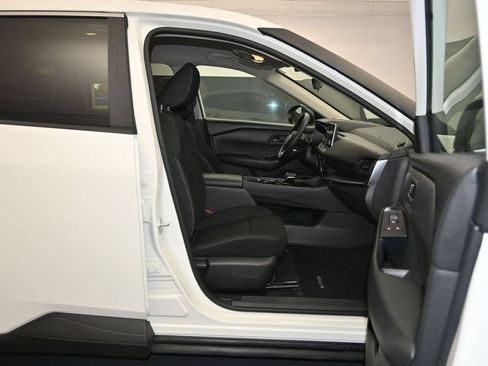 Used 2024 Nissan Rogue S FWD image 26