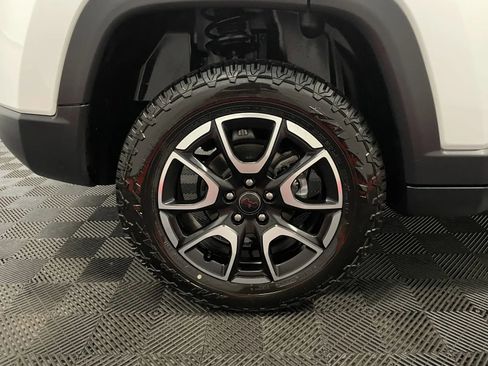 Used 2025 Jeep Compass Trailhawk AWD/4WD image 19