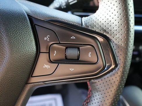 Used 2025 Chevrolet Trax RS w/ Driver Confidence Package FWD image 31