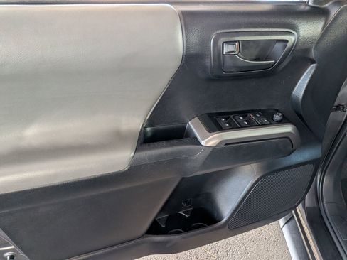 Certified 2022 Toyota Tacoma SR5 image 8