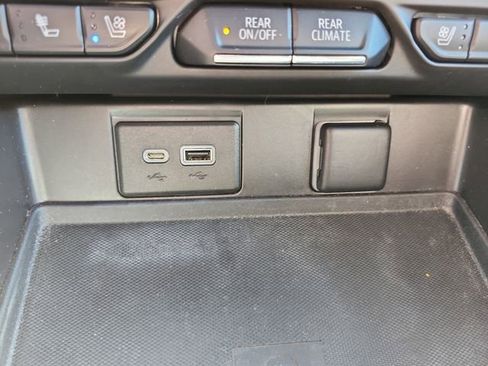 Used 2023 GMC Yukon XL SLT image 34