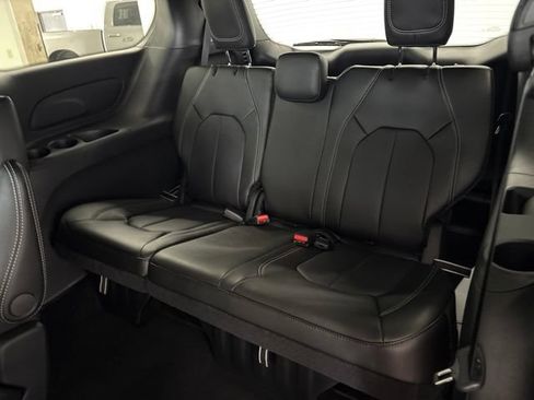 New 2027 Chrysler Pacifica Select AWD/4WD image 20