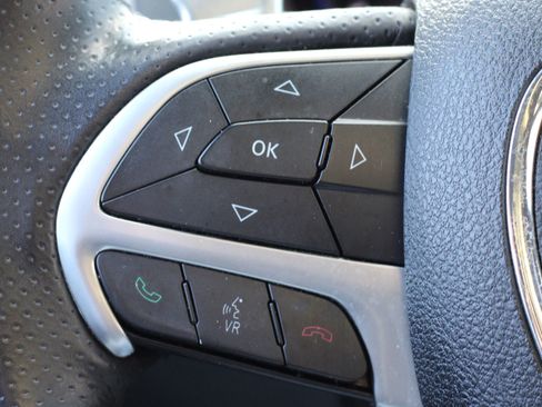 Used 2015 Jeep Grand Cherokee SRT w/ Luxury Group II AWD/4WD image 16