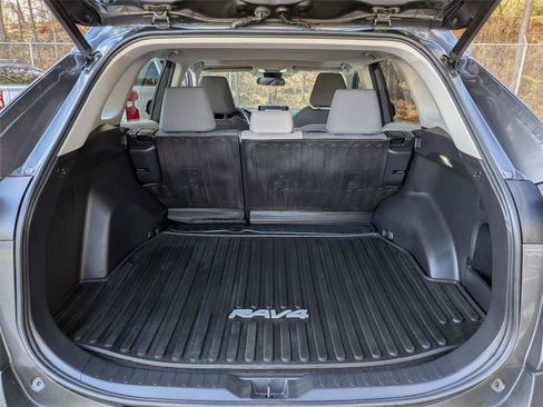 Used 2021 Toyota RAV4 XLE image 27