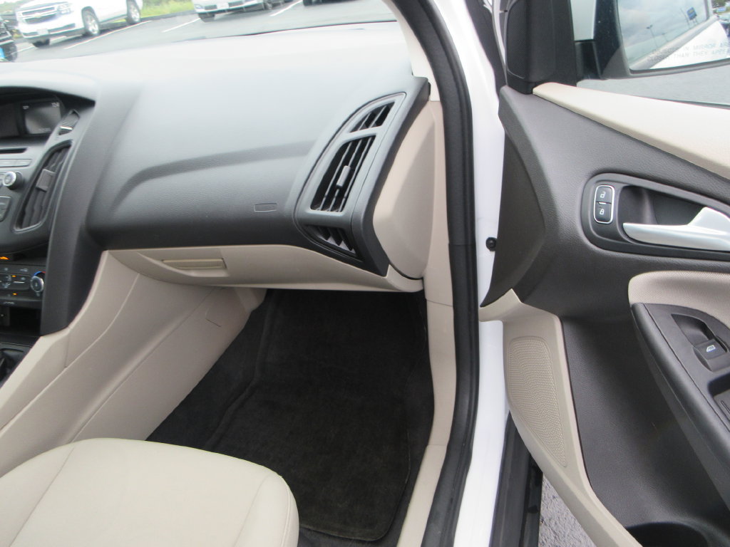 Used 2016 Ford Focus SE FWD image 18