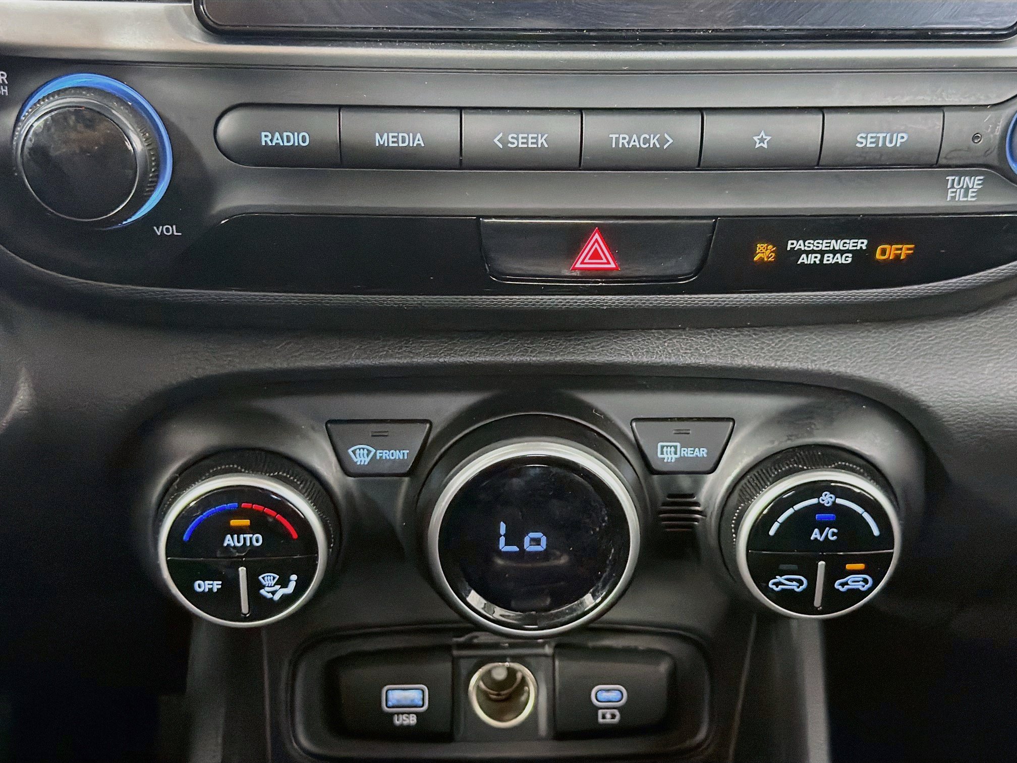 Used 2025 Hyundai Venue SEL FWD image 24