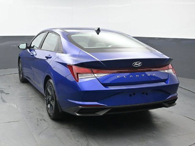 Used 2023 Hyundai Elantra SEL FWD image 3