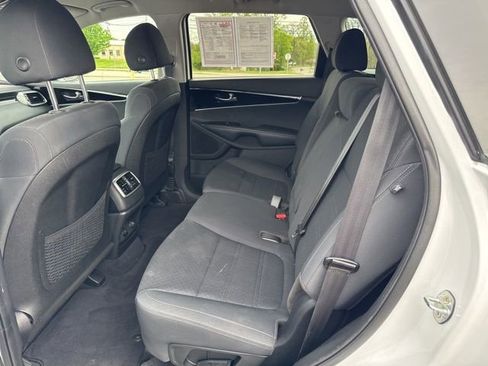 Used 2020 Kia Sorento LX AWD/4WD image 18