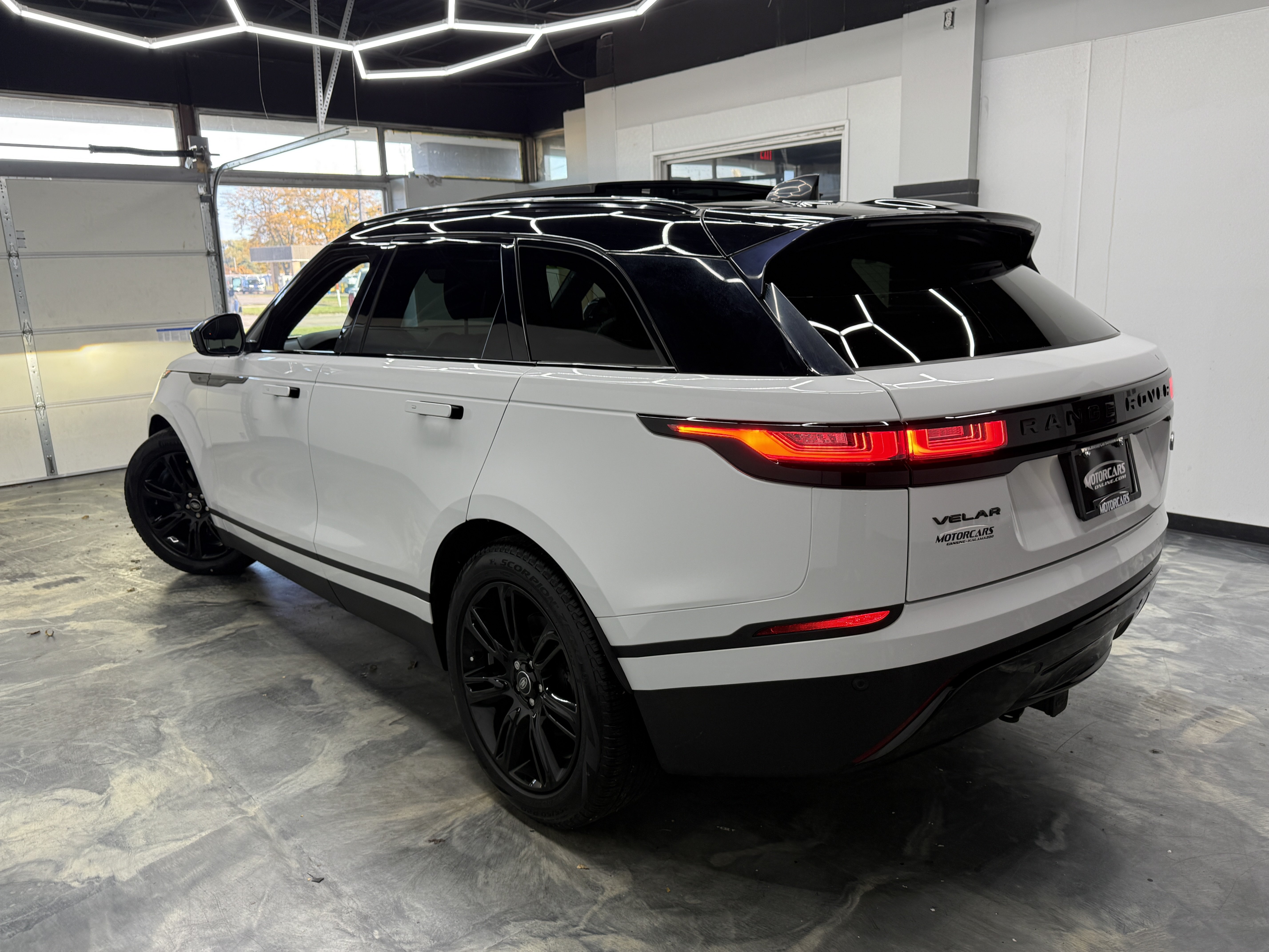 Used 2022 Land Rover Range Rover Velar S AWD/4WD image 3