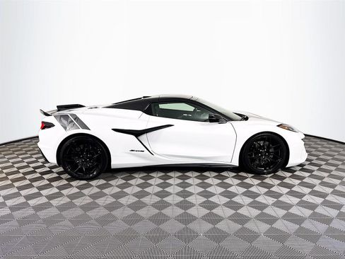 Used 2025 Chevrolet Corvette Z06 image 8