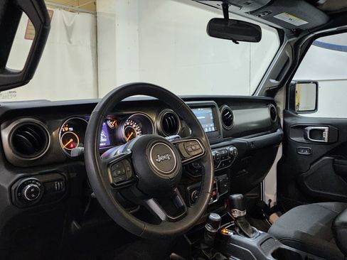 Used 2023 Jeep Gladiator Sport image 13