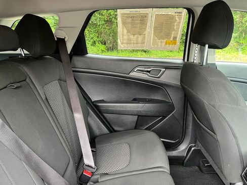 Used 2025 Kia Sportage LX FWD image 36