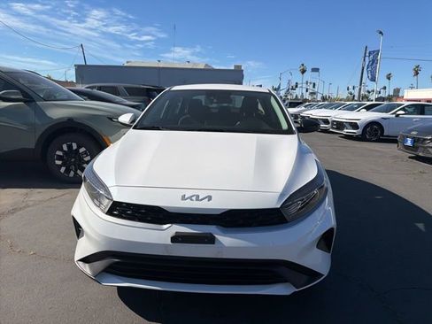 Used 2023 Kia Forte LXS image 3