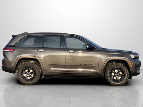 New 2025 Jeep Grand Cherokee Altitude image 4