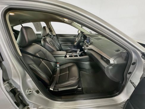 Used 2024 Nissan Altima 2.5 SR FWD image 31