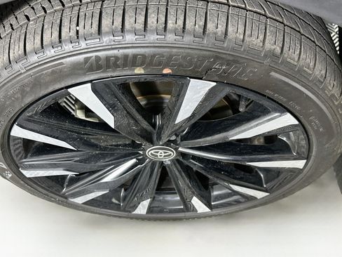Used 2023 Toyota Crown Platinum AWD/4WD image 11