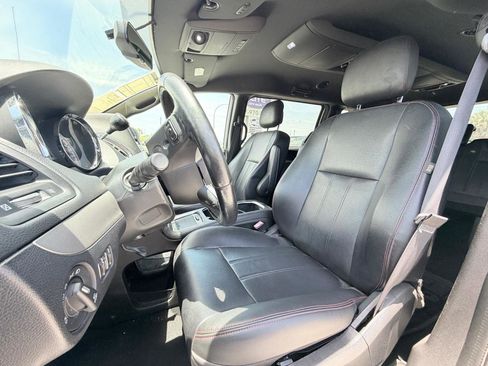 Used 2017 Dodge Grand Caravan GT FWD image 14