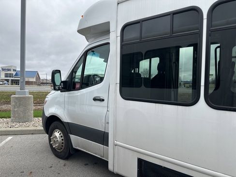 Used 2022 Mercedes-Benz Sprinter 3500 image 8