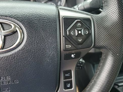 Used 2019 Toyota Tacoma SR5 w/ SR5 Appearance Package (SM) AWD/4WD image 13