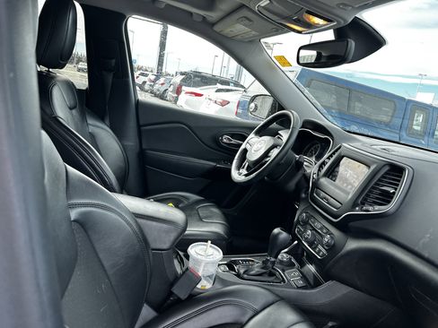 Used 2020 Jeep Cherokee Latitude Plus image 13