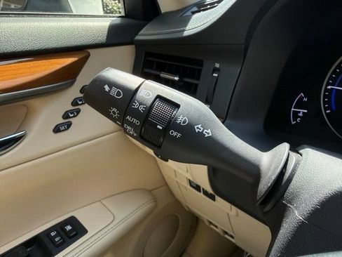 Used 2013 Lexus ES 300h w/ Luxury Pkg FWD image 26