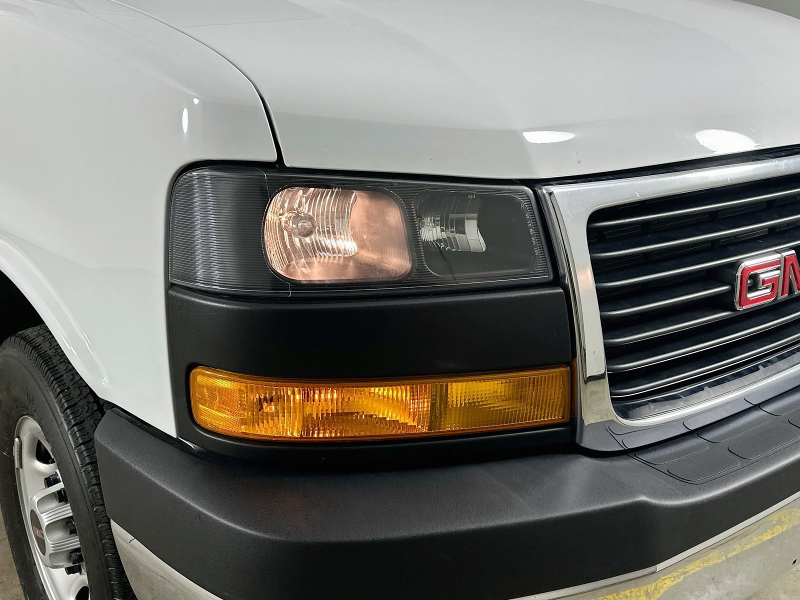Used 2025 GMC Savana 2500 w/ Enhanced Convenience Package RWD image 9