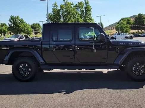 Used 2025 Jeep Gladiator Sport AWD/4WD image 9