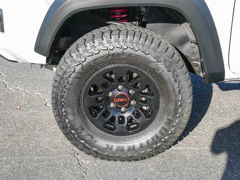 Used 2017 Toyota Tacoma TRD Pro AWD/4WD image 9