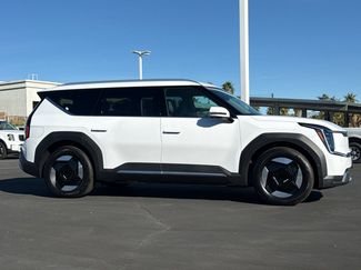 New 2026 Kia EV9 Wind video 2